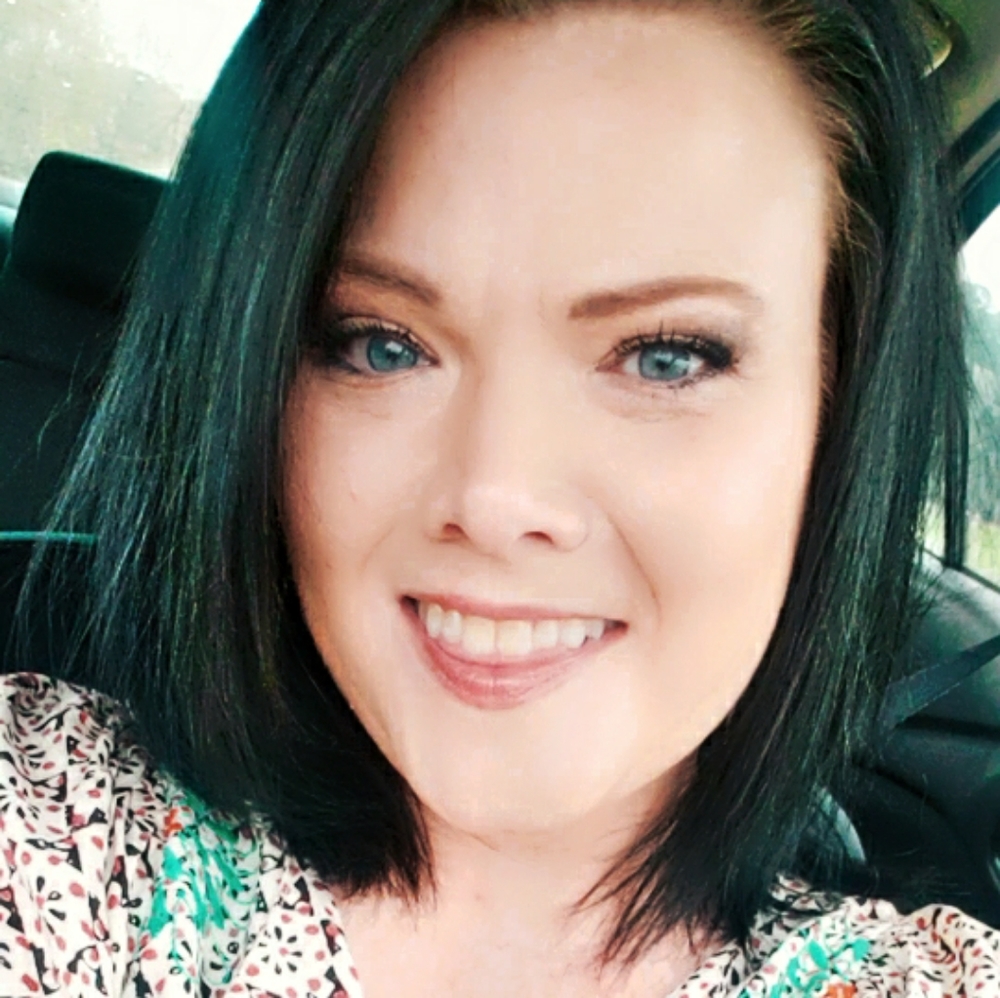 MEET YOUR POSHER, DEEANNE